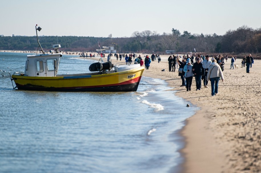 Spacerowicze na plaży w Sopocie /Piotr Hukało /East News