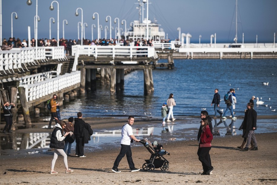 Spacerowicze przy sopockim molo /Piotr Hukało /East News