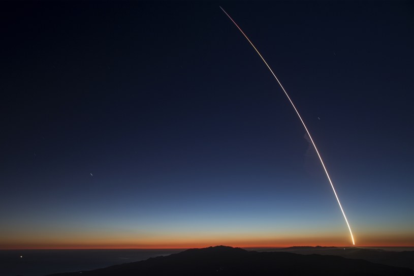 SpaceX i Blue Origin skorzystają z pomocy NASA /AFP