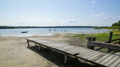 Spada poziom wód w mazurskich jeziorach. Winna susza