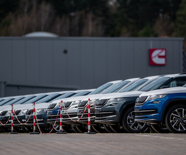 Spada sprzedaż nowych aut w Polsce. A na horyzoncie ciemne chmury
