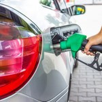 Spadające ceny paliw w Polsce. Opinie ekspertów