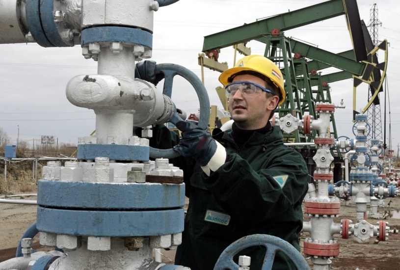 Spadek cen ropy w ubiegłym roku pozbawił Moskwę ok. 50 mld. dolarów /	Tatyana Makeyeva /AFP