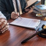 Spadek po zadłużonych rodzicach. Jak uniknąć długów?