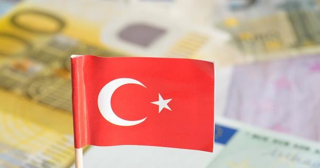 Spadek wartości liry po dymisji szefa banku centralnego Turcji /&copy;123RF/PICSEL