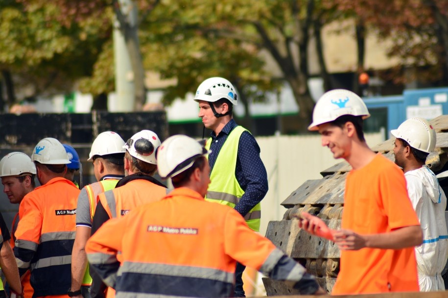 Spadek zadowolenia z pracy w lipcu. Najnowszy raport CBOS o nastrojach pracowników /Shutterstock
