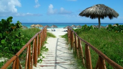 Spadkowy rok dla biur podróży. Tydzień za granicą może nas kosztować tylko... 400 zł