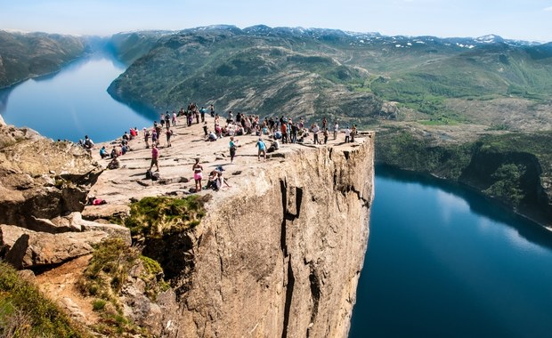 Spadł z klifu na oczach turystów. Tragiczny wypadek na Preikestolen