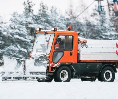 ​Spadł z pługopiaskarki. Obrażenia okazały się śmiertelne