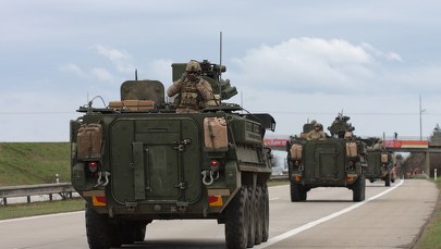 Spadochroniarze z krakowskiej brygady ćwiczą desant z sojusznikami