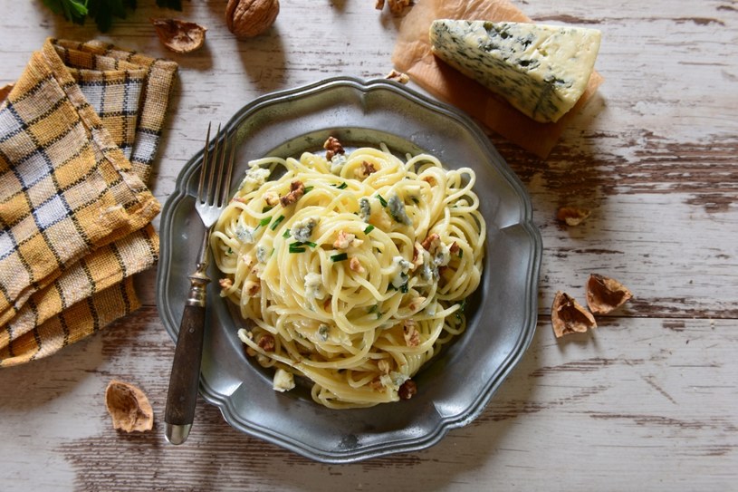 Spaghetti w sosie serowym /123RF/PICSEL