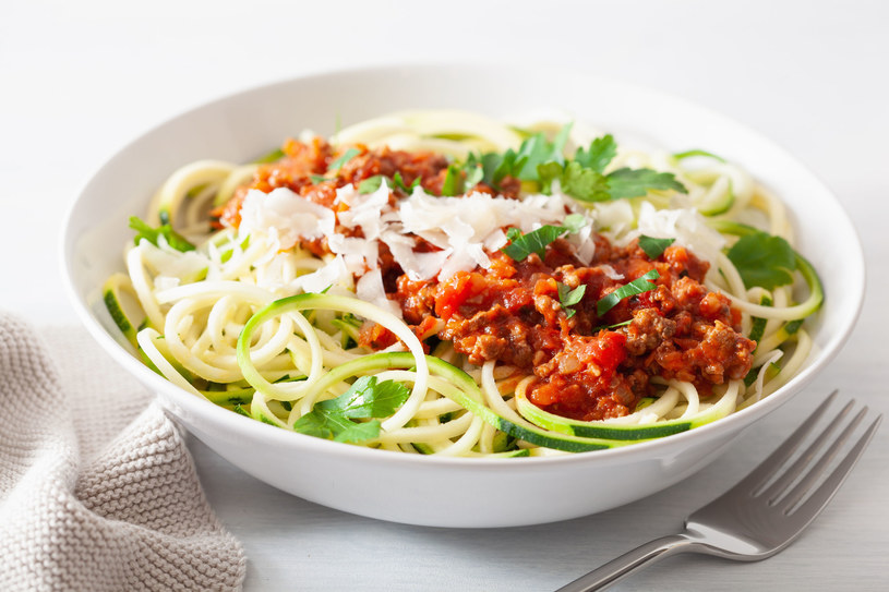 Spaghetti z cukinii /123RF/PICSEL