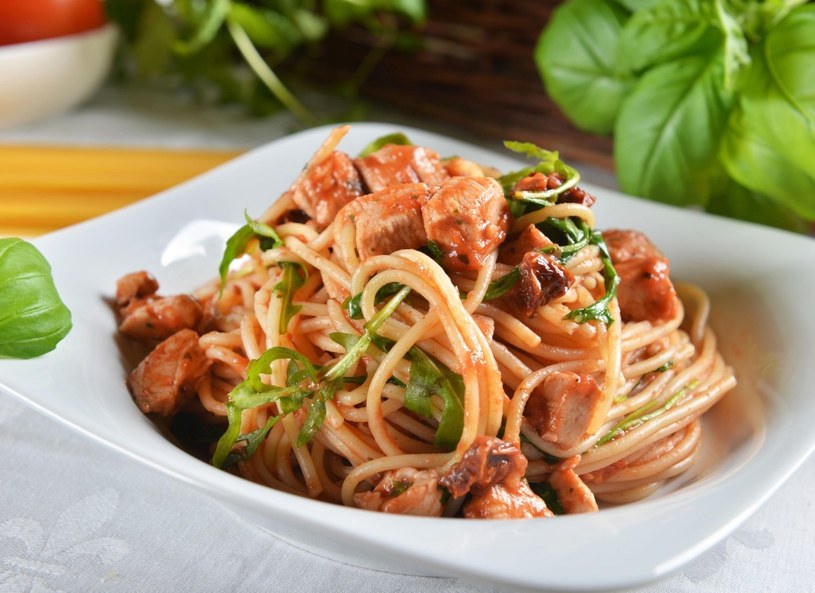 Spaghetti z indykiem /Picsel /123RF/PICSEL