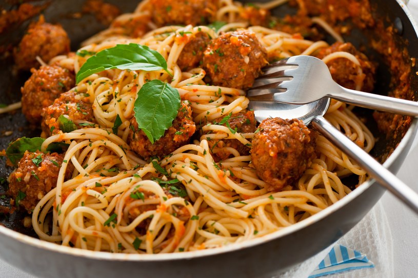 Spaghetti z klopsikami /123RF/PICSEL