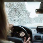 Spakuj taśmę klejącą na zimę do auta. Przyda się na myjni