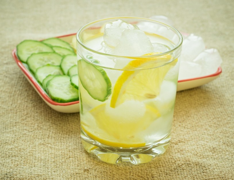 Spala kilogramy jak szalona, dba o szczupłą sylwetkę. Doskonała lemoniada na lato