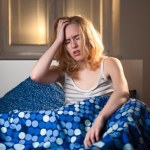 Spałaś 8 godzin i budzisz się zmęczona? Ten domowy eksperyment może odmienić Twoje noce