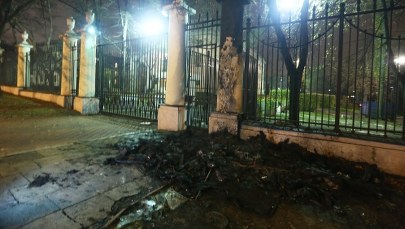 Spalenie budki przy ambasadzie Rosji. Umorzono śledztwo