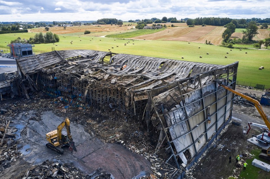 Spalona hala w Kawlach /Adam Warżawa /PAP