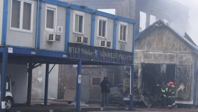 Spalona hala w Stoczni Gdańskiej