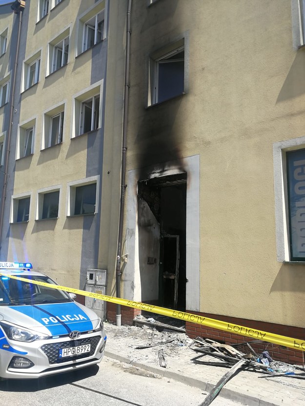 Spalona klatka schodowa /KMP Tarnów /Policja