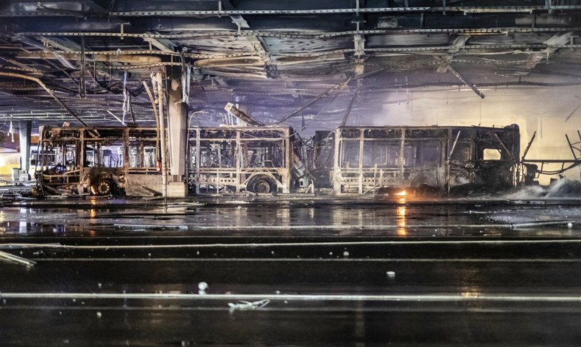 Spalone autobusy najpewniej nie będą nadawać się do użytku /DPA/Associated Press/East News /East News