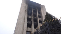 Spalone budynki i samochody po protestach w Ałmacie