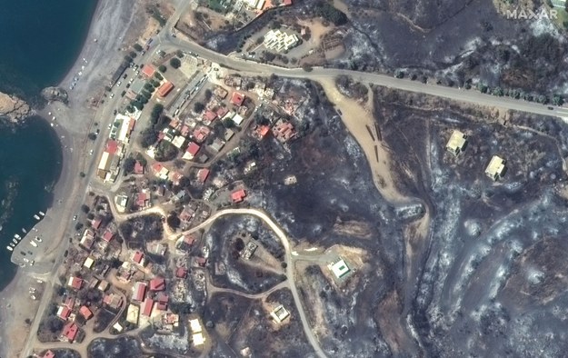 Spalone budynki na wybrzeżu Rodos w okolicy miasta Kiotari /foto: SATELLITE IMAGE 2023 MAXAR TECHNOLOGIES /PAP/EPA