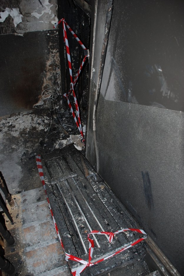 Spalone wnętrze budynku /KPP Malbork /Policja