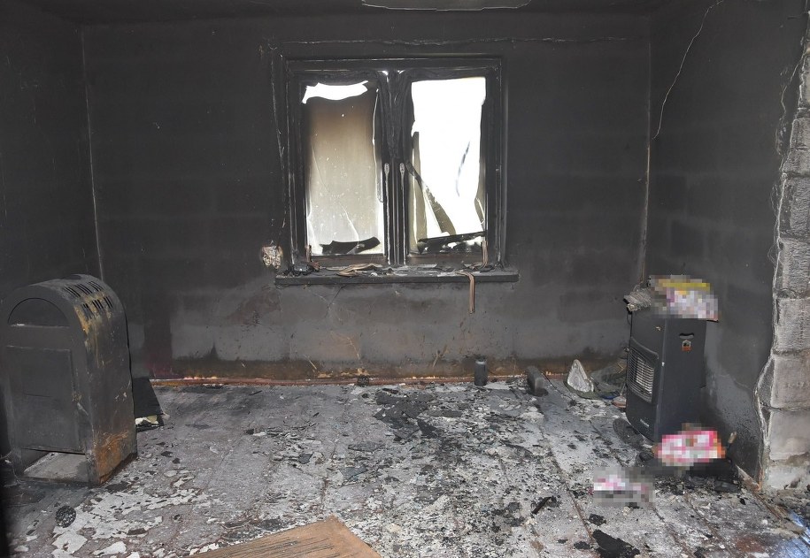 Spalone wnętrze domu /KPP Radzyń Podlaski /Policja