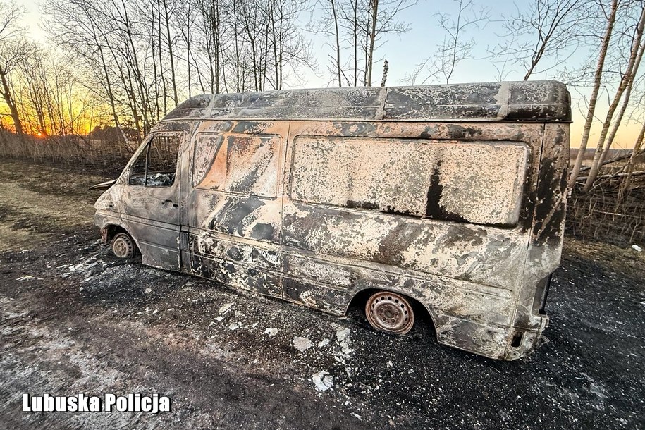 Spalony samochód kuriera /Lubuska policja /