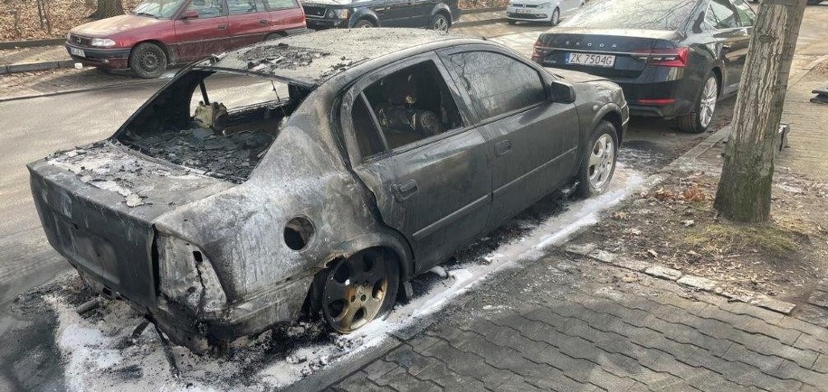 Spalony samochód należący do jednego z pracowników Ambasady RP w Berlinie /Ambasada RP w Berlinie /PAP