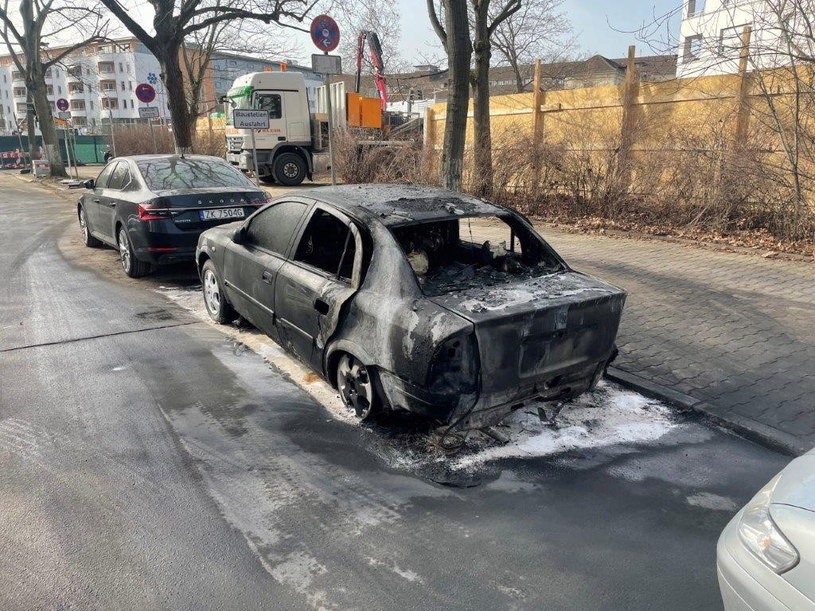 Spalony samochód należący do jednego z pracowników Ambasady RP w Berlinie /Ambasada RP w Berlinie /PAP