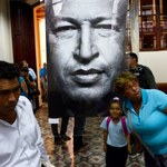 Spamerzy rozdają majątek Hugo Chaveza