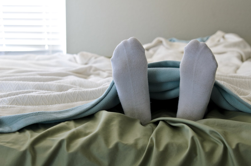 spanie w niskiej temperaturze /© Photogenica