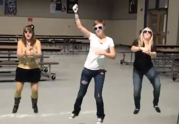 "Spartan High School Style" to delikatnie mówiąc nieudana wersja "Gangnam Style" /