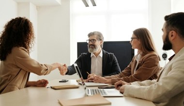 Spawacz, elektryk, księgowy czy specjalista DevOps – kogo brakuje do pracy?