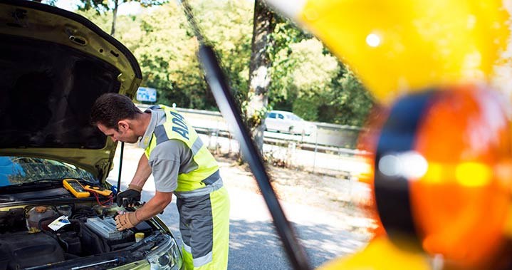 Specjaliści ADAC najlepiej wiedzą, jakie samochody stają w drodze /Informacja prasowa