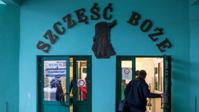 Specjaliści badają miejsce, w którym skały uwięziły górników