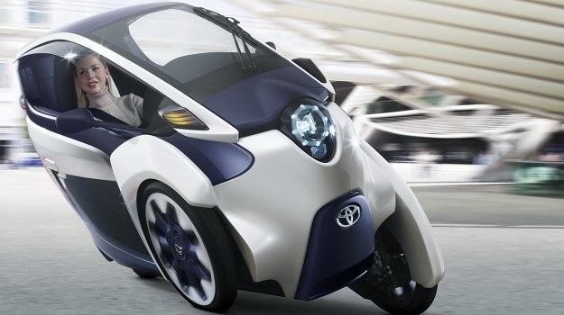 Specjaliści Toyoty twierdzą, że w ciągu najbliższych 10 lat pojazdy elektryczne mają szanse, by stać się głównym środkiem transportu w miastach, na krótszych dystansach. /Toyota
