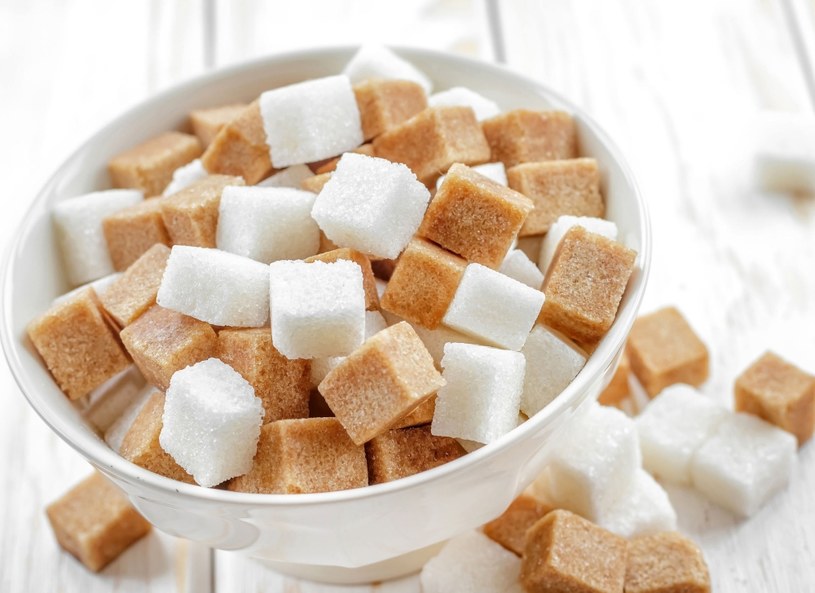 Specjaliści wskazują, że dieta bogata w cukier nie tylko odbija się negatywnie na naszej masie ciała /Picsel /123RF/PICSEL