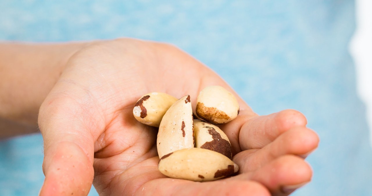 Specjaliści zalecają, by nie przekraczać 30 g dziennie, czyli zaledwie kilku sztuk. /123RF/PICSEL