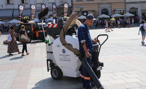 Specjalna maszyna do czyszczenia Rynku Głównego w Krakowie