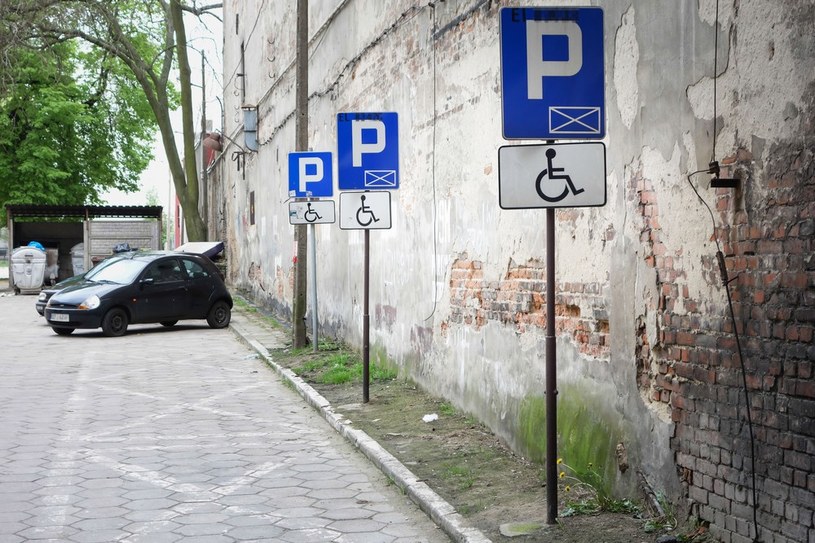 Specjalne miejsca to niejedyne ułatwienia dla niepełnosprawnych /Piotr Kamionka /Reporter