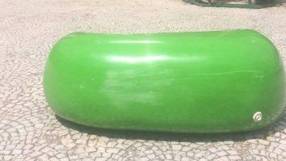 Specjalne siedziska dla łowców Pokemonów stanęły przed szczecińskim urzędem miasta