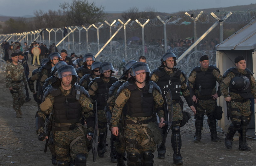 Specjalne siły policji na granicy z Grecją /PAP/EPA