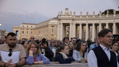 Specjalni wysłannicy RMF FM w Watykanie. Wierni z całego świata żegnają papieża [ZDJĘCIA]