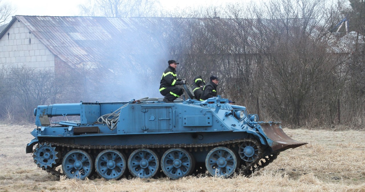 Specjalny czołg na miejscu katastrofy kolejowej 