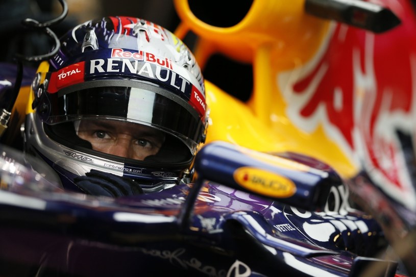 Specjalny kask Vettela /AFP