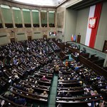 Specustawa o pomocy Ukraińcom i "wrzutka" o bezkarności urzędników. Karnista komentuje